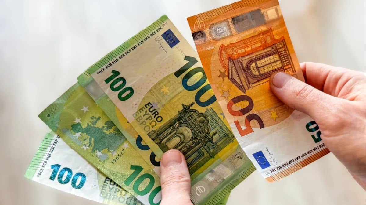 en 2025, on est considéré comme pauvre ou classe moyenne si l’on gagne…